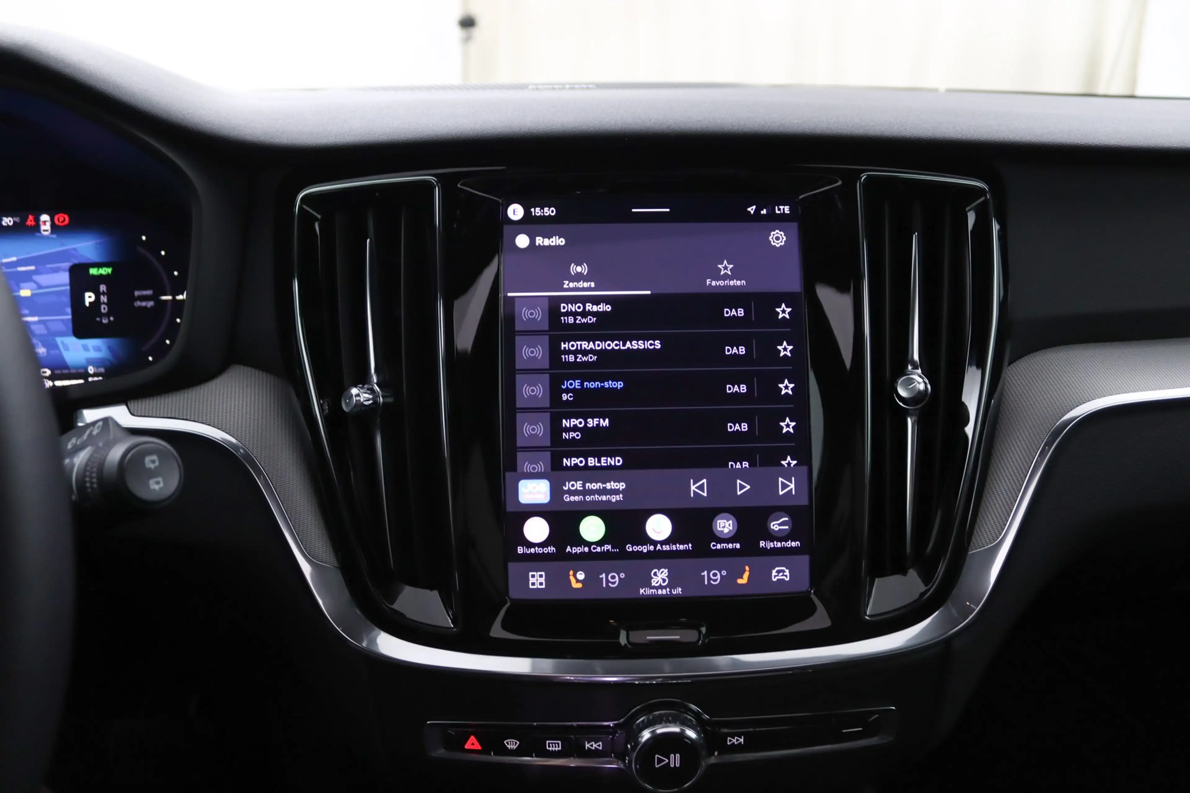 Volvo V60 T8 Plug-in hybrid AWD Plus Dark | Soh 100% | Trekh — photo 31