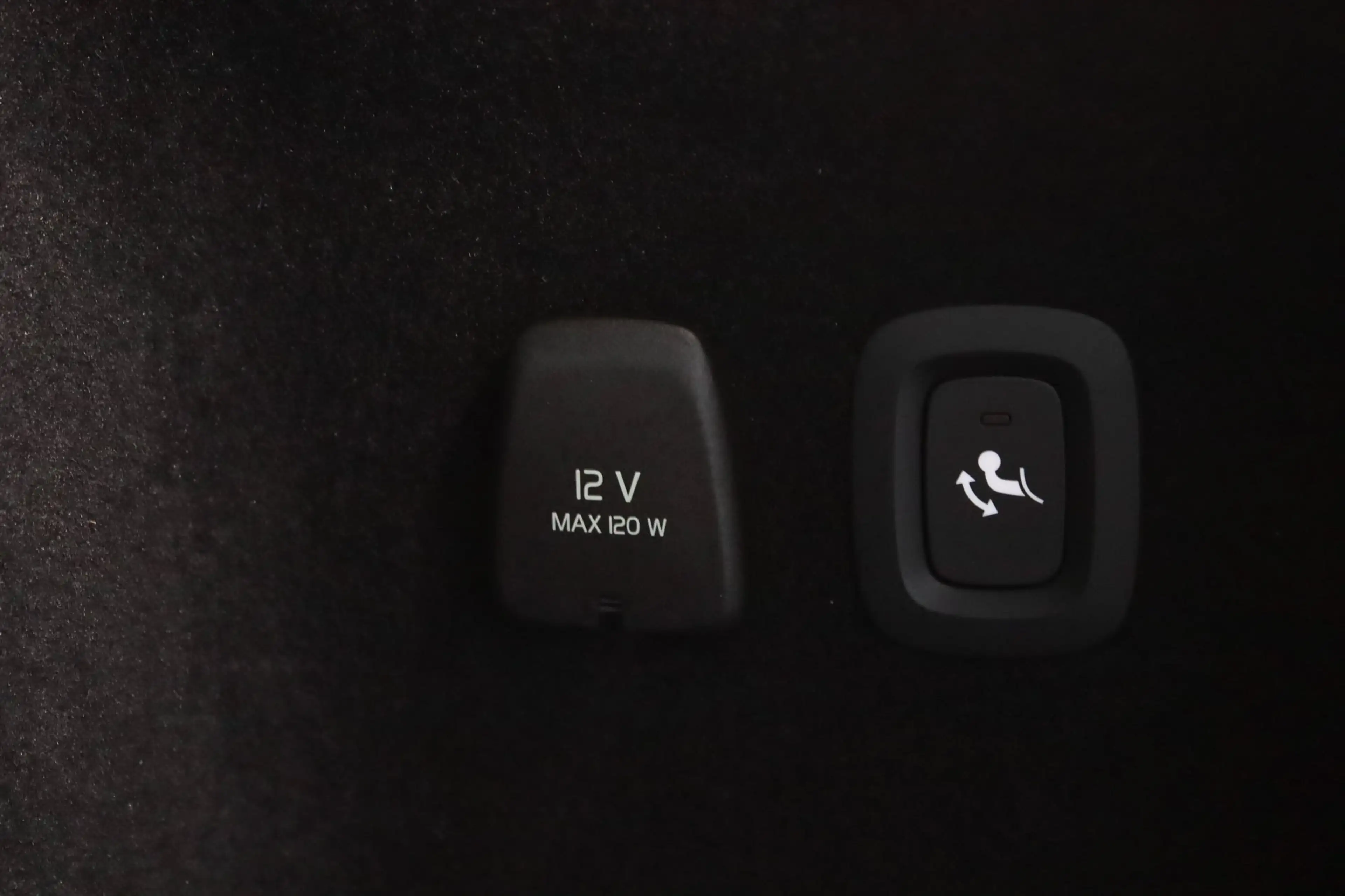 Volvo V60 T8 Plug-in hybrid AWD Plus Dark | Soh 100% | Trekh — photo 17