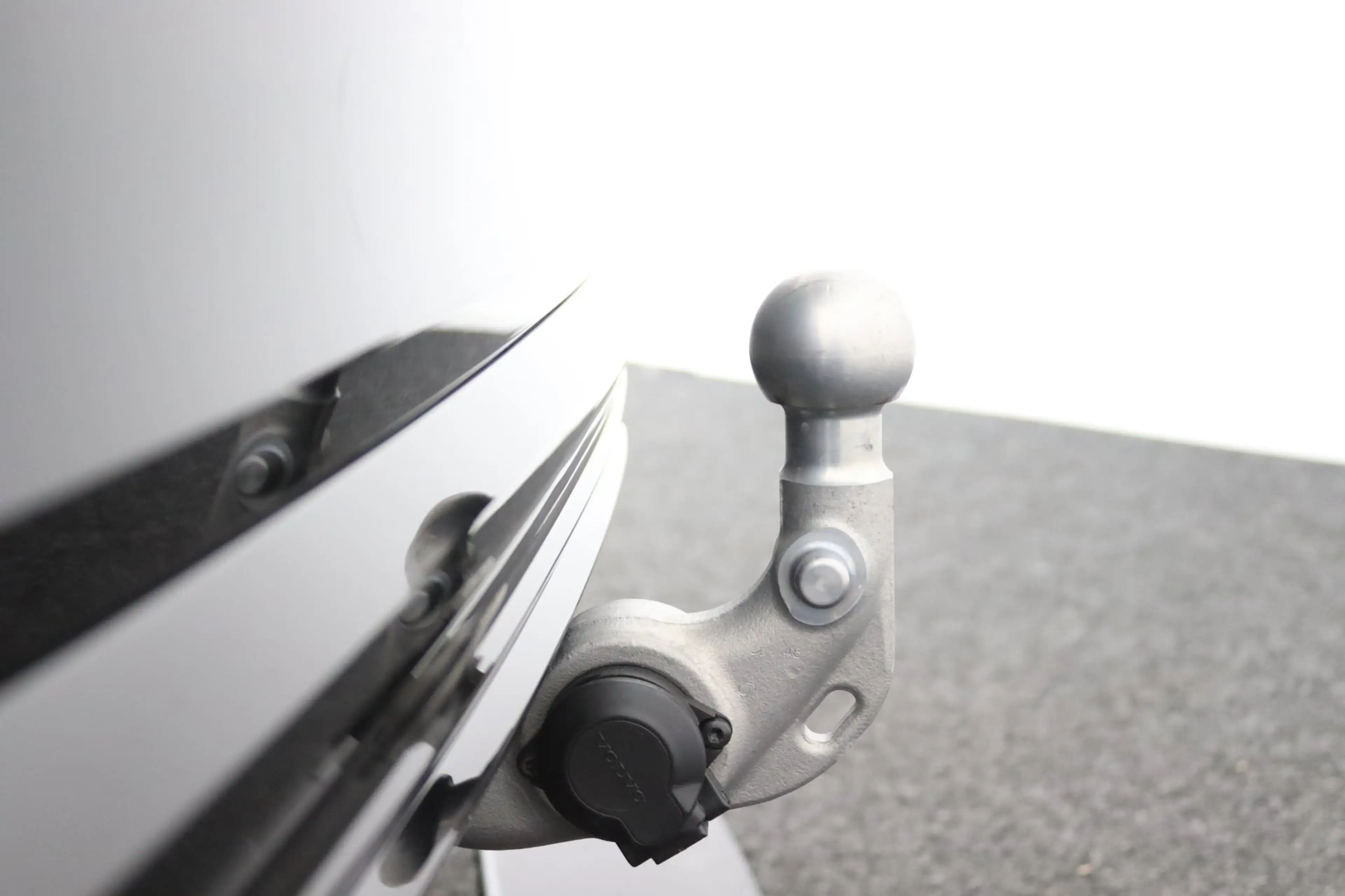 Volvo V60 T8 Plug-in hybrid AWD Plus Dark | Soh 100% | Trekh — photo 27