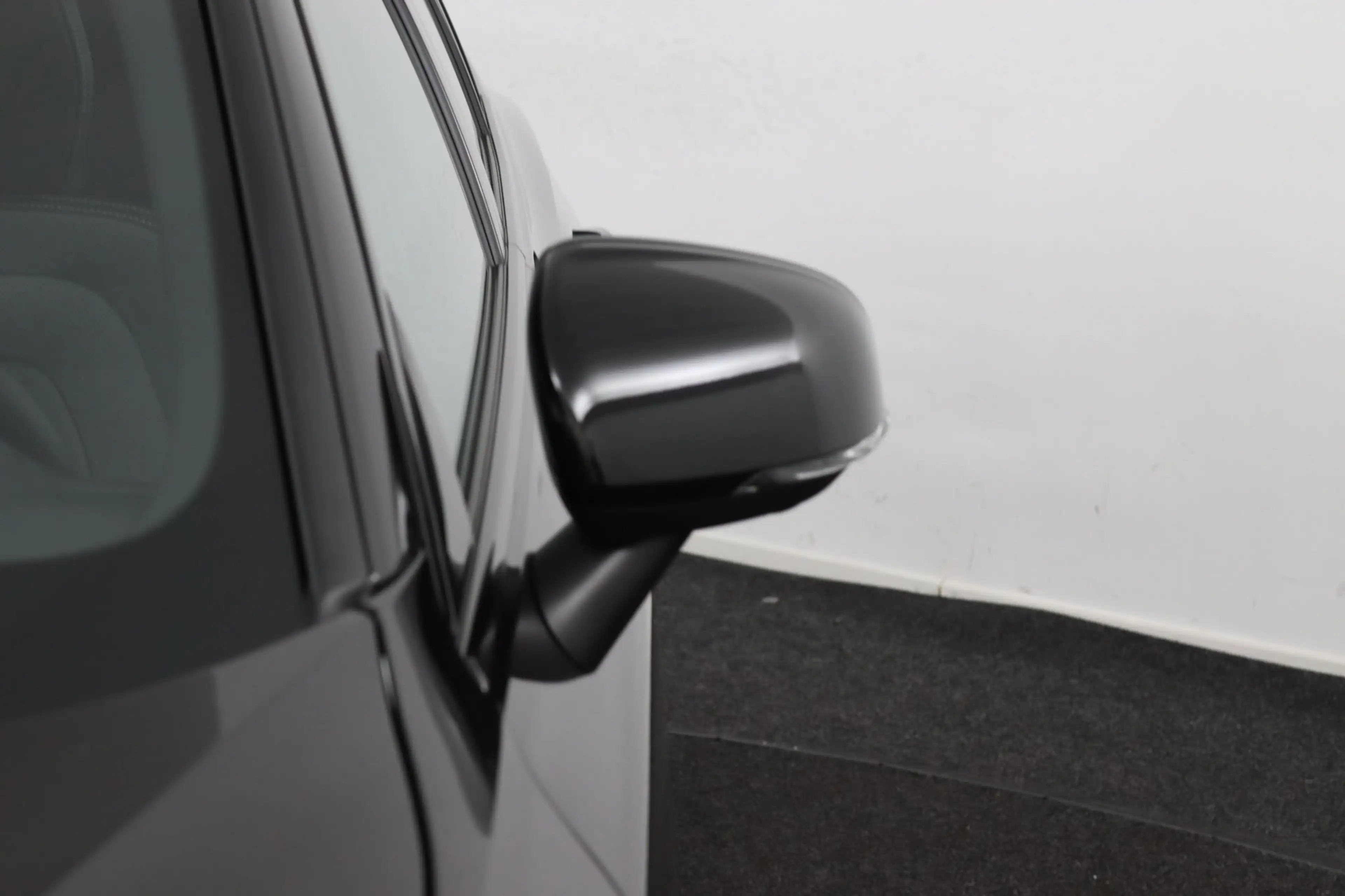 Volvo V60 T8 Plug-in hybrid AWD Plus Dark | Soh 100% | Trekh — photo 42