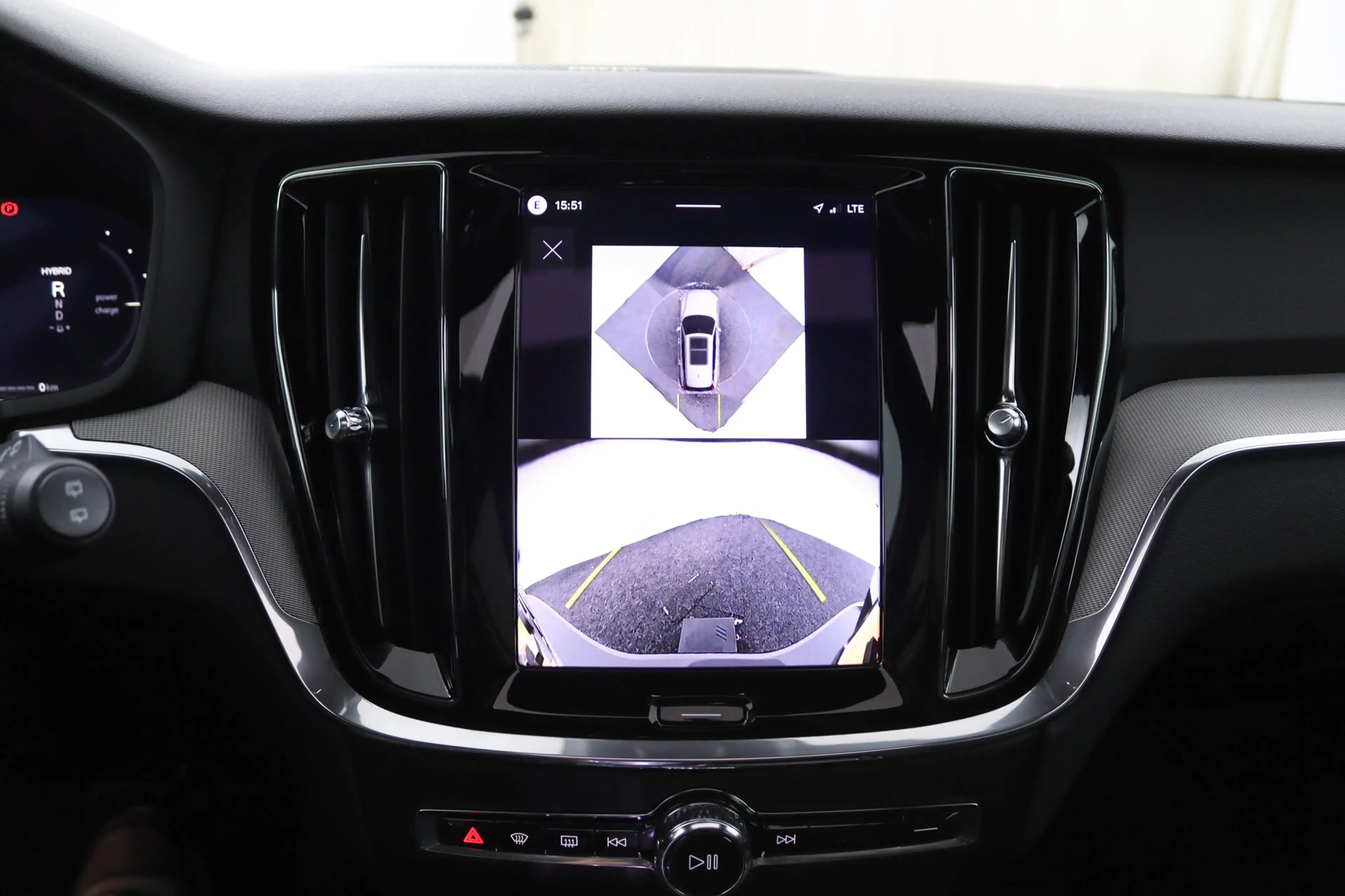 Volvo V60 T8 Plug-in hybrid AWD Plus Dark | Soh 100% | Trekh — photo 16