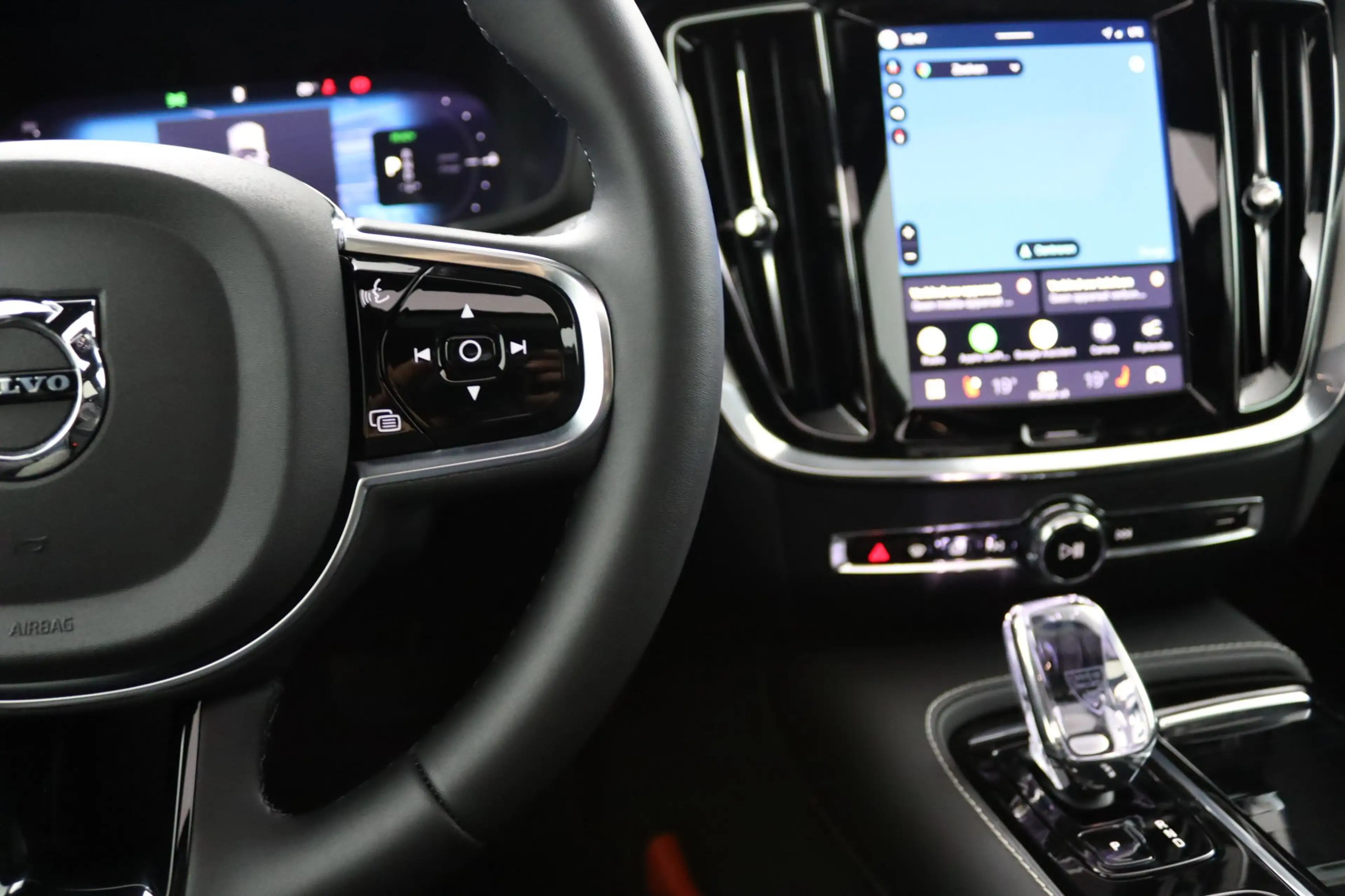 Volvo V60 T8 Plug-in hybrid AWD Plus Dark | Soh 100% | Trekh — photo 20
