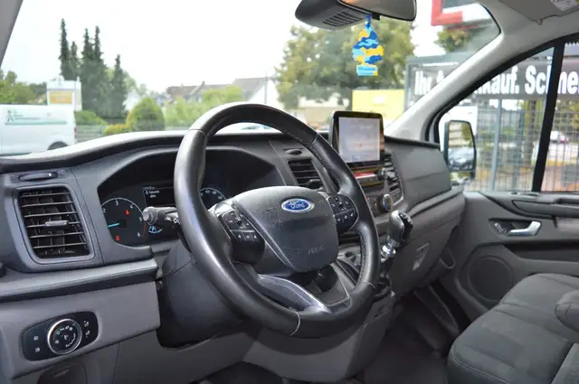 Ford Tourneo Custom view 8