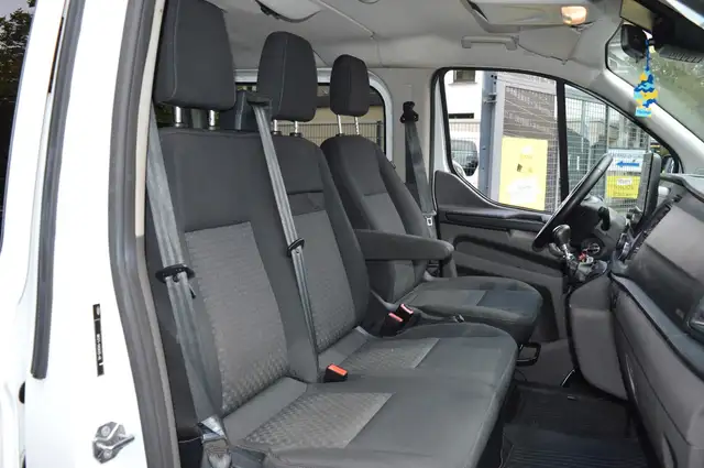 Ford Tourneo Custom view 9