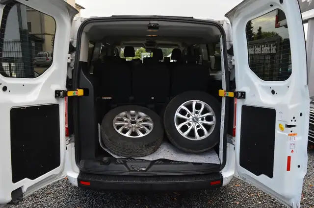 Ford Tourneo Custom view 14