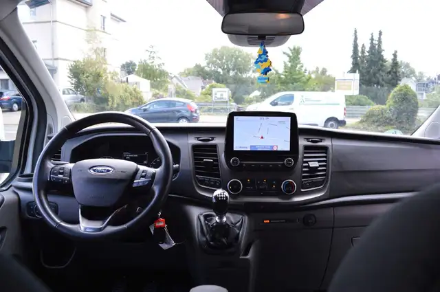 Ford Tourneo Custom view 13