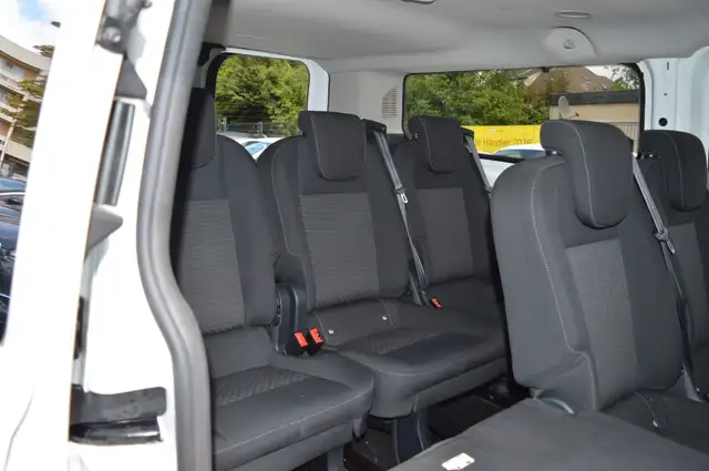 Ford Tourneo Custom view 12