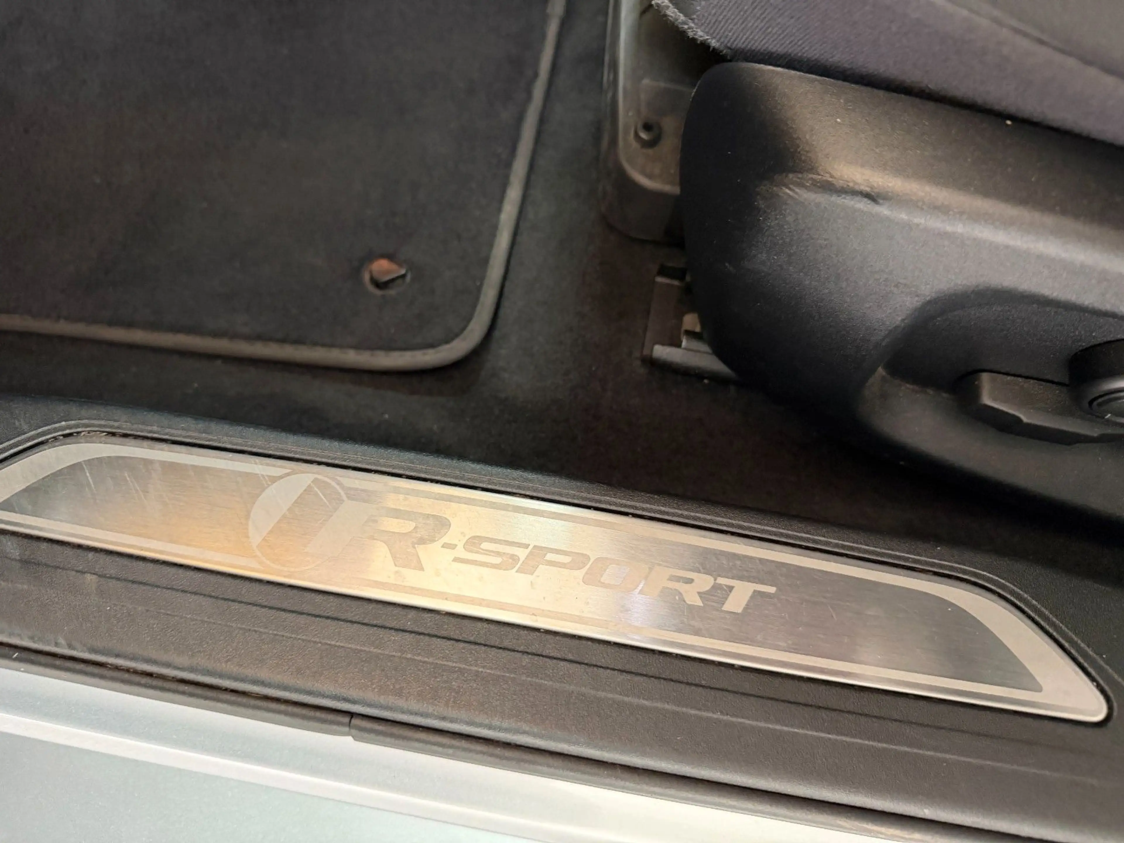 Jaguar XE R-Sport 2.0 AWD Service NEU / Allwetter 19 — photo 15