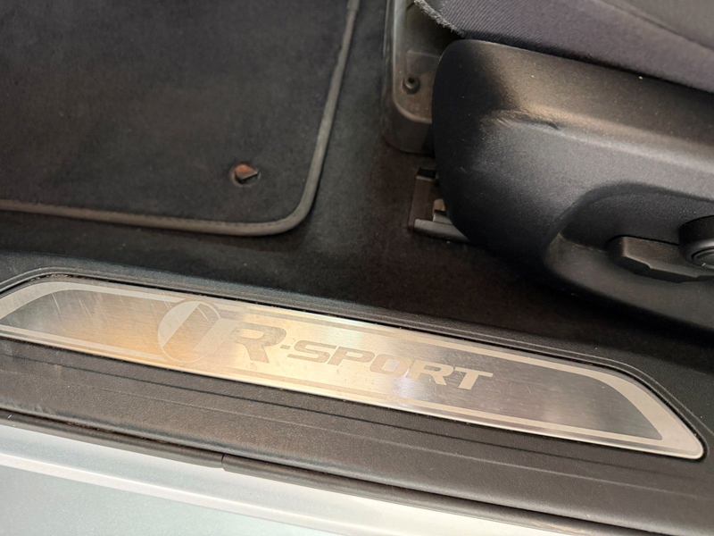 Jaguar XE R-Sport 2.0 AWD Service NEU / Allwetter 19 — photo 15
