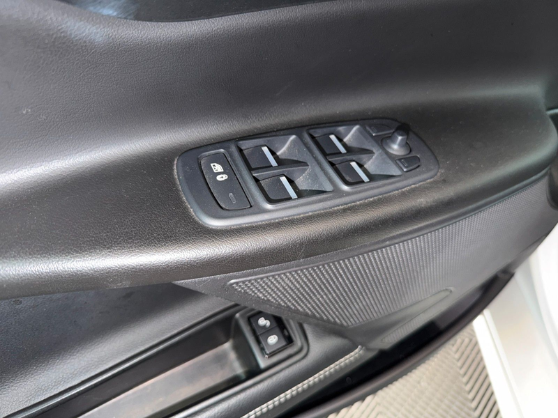 Jaguar XE R-Sport 2.0 AWD Service NEU / Allwetter 19 — photo 13