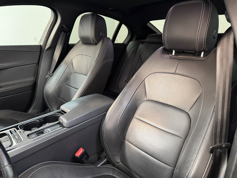 Jaguar XE R-Sport 2.0 AWD Service NEU / Allwetter 19 — photo 9
