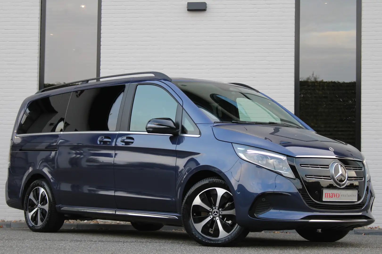 Mercedes-Benz EQV 300 L2 / AMG / New Model / 7-Persoons / Luchtvering / Bleu - 1