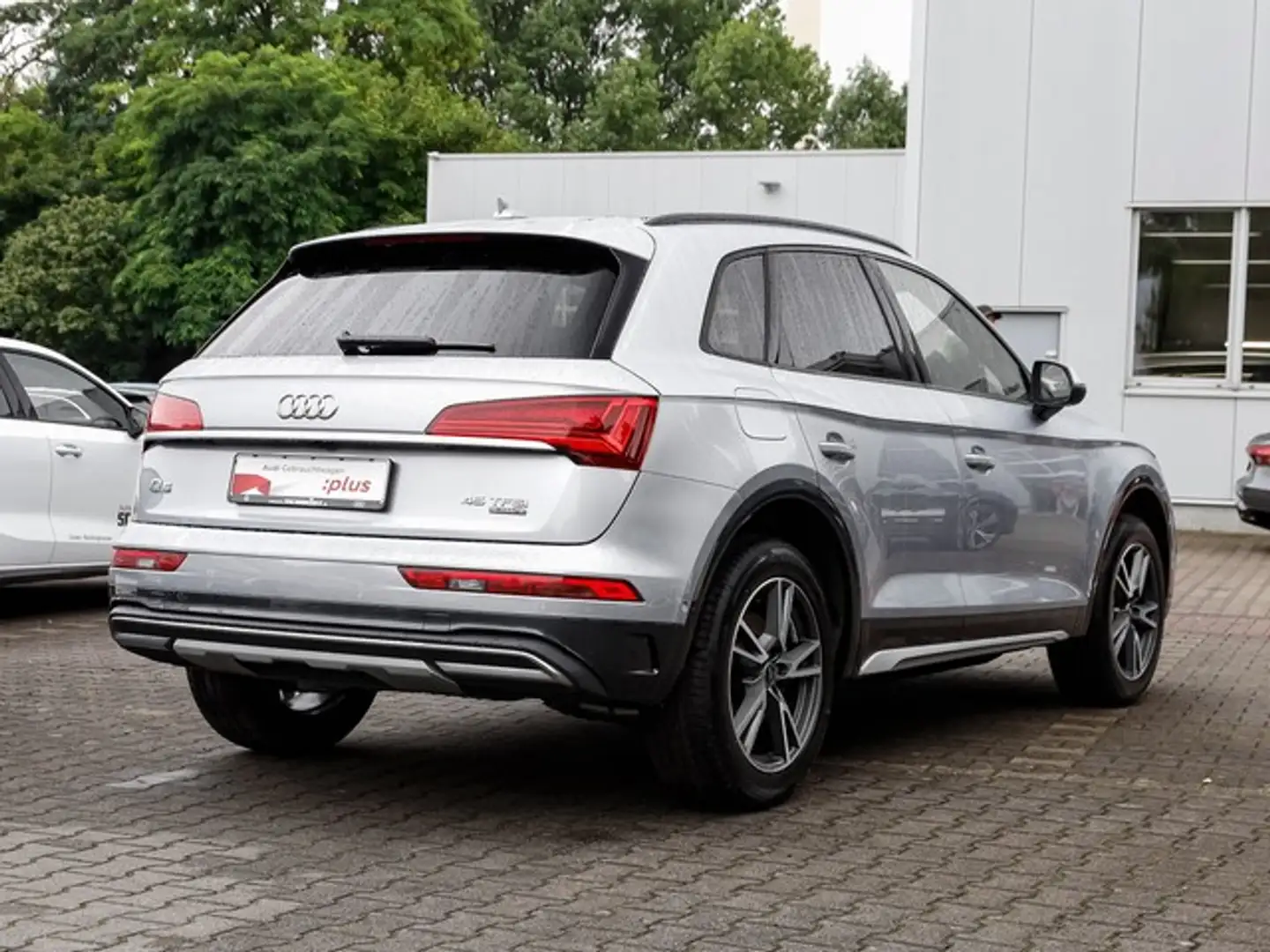 Audi Q5 45 TFSI quattro Advanced S line Navi+ Pano AHK ... Silber - 2