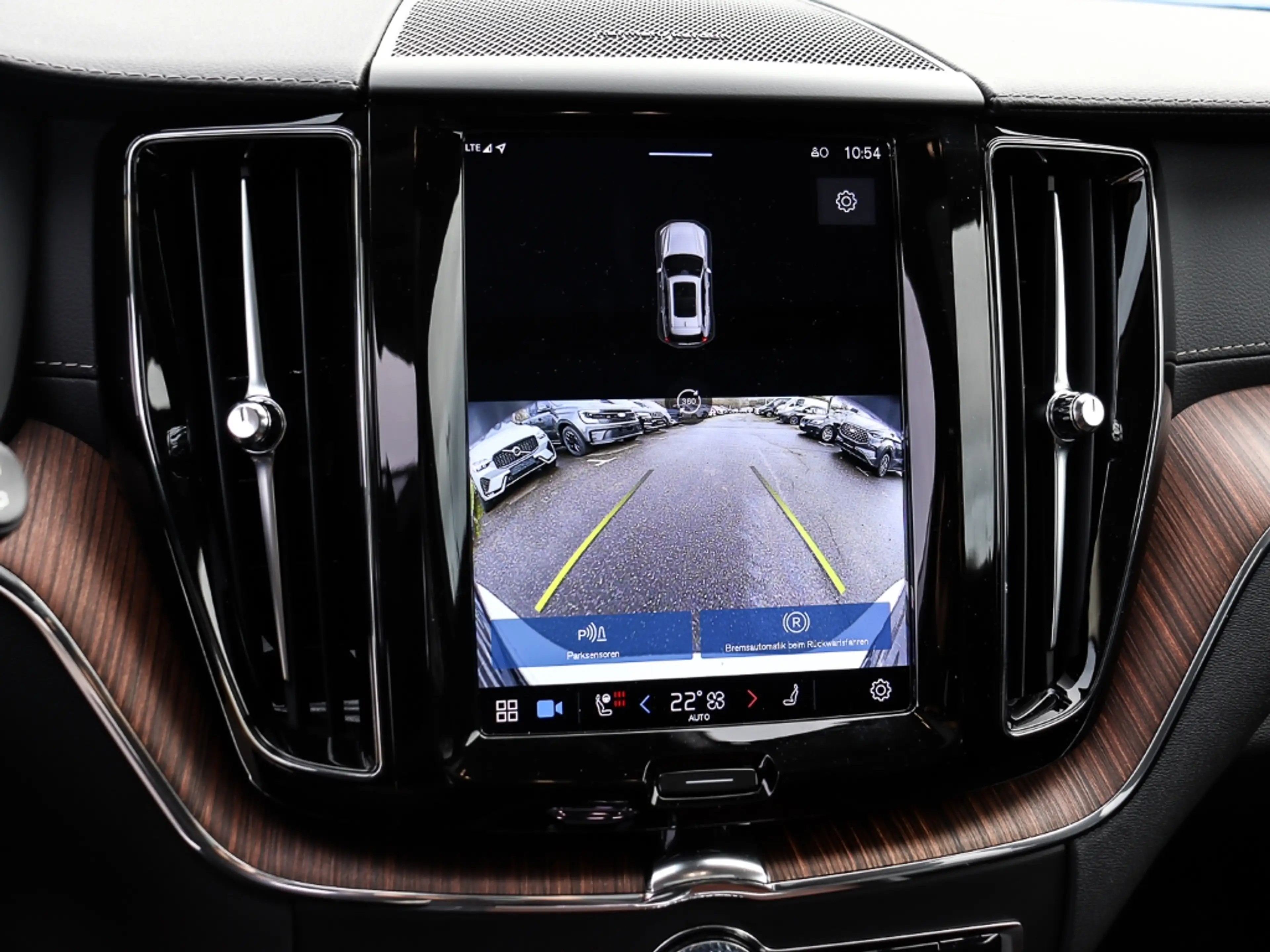 Volvo XC60 B5 Benzin Ultimate Dark AWD AHK Memory Sitze Sound — photo 9
