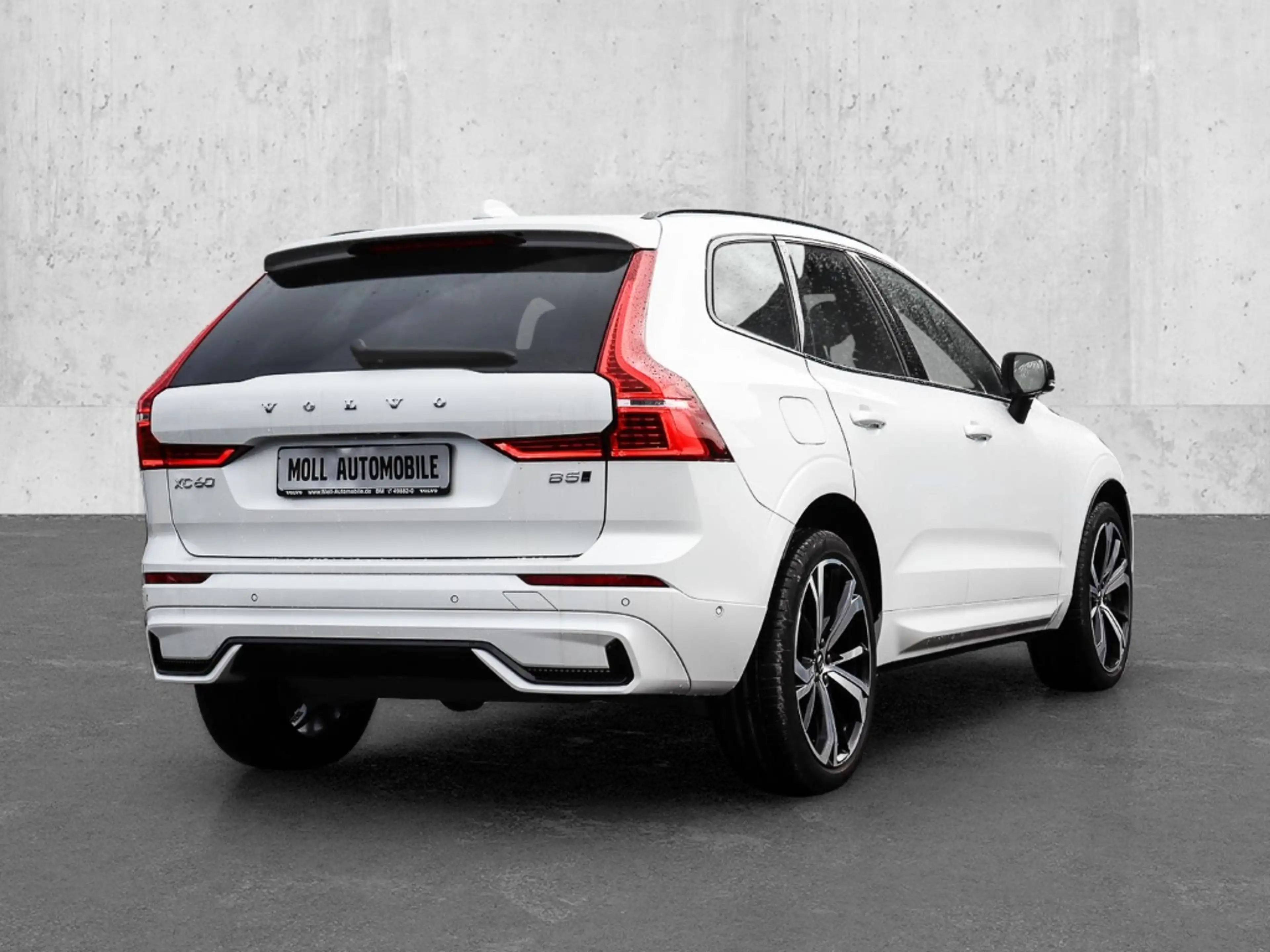 Volvo XC60 B5 Benzin Ultimate Dark AWD AHK Memory Sitze Sound — photo 2