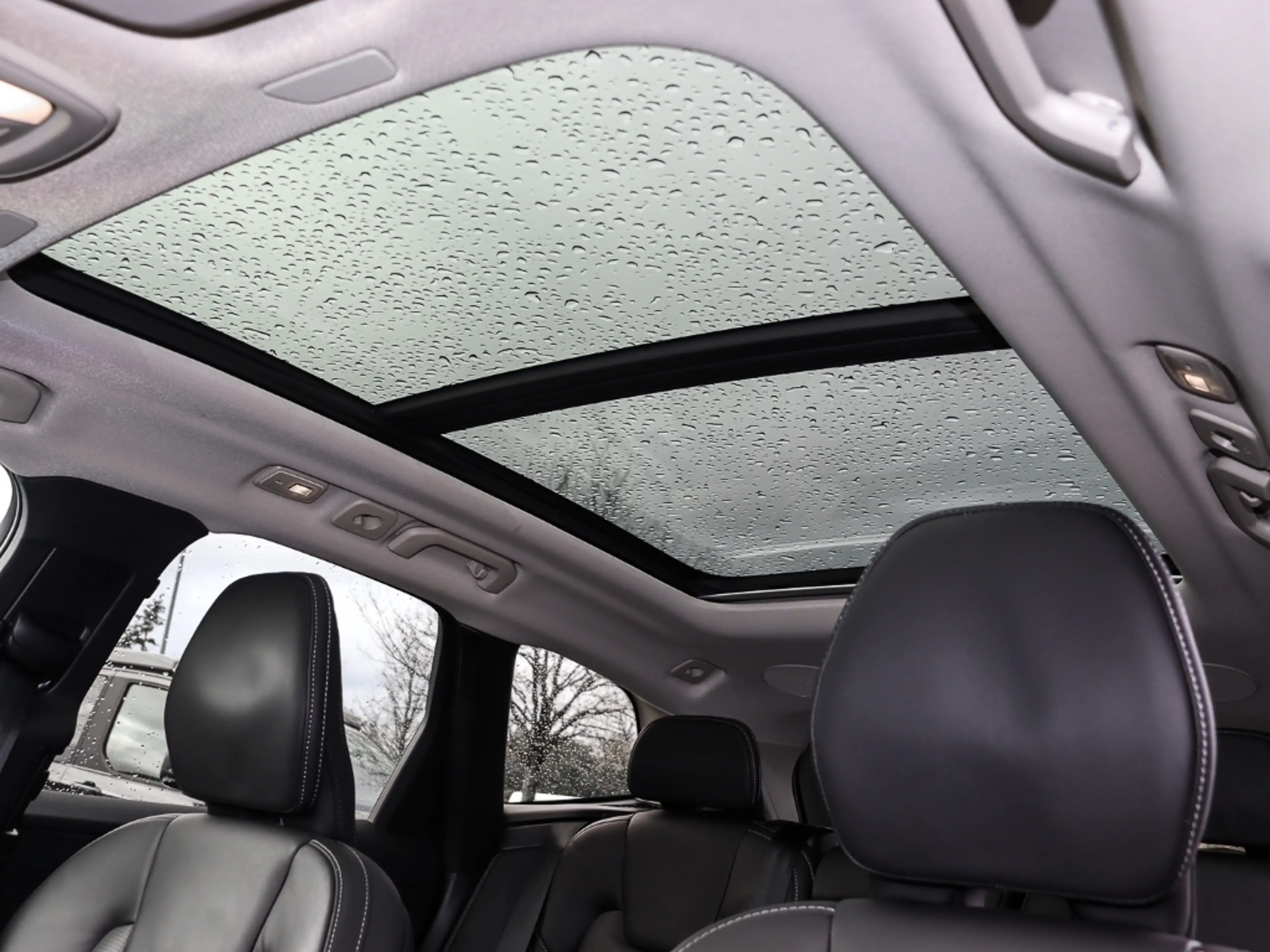 Volvo XC60 B5 Benzin Ultimate Dark AWD AHK Memory Sitze Sound — photo 13
