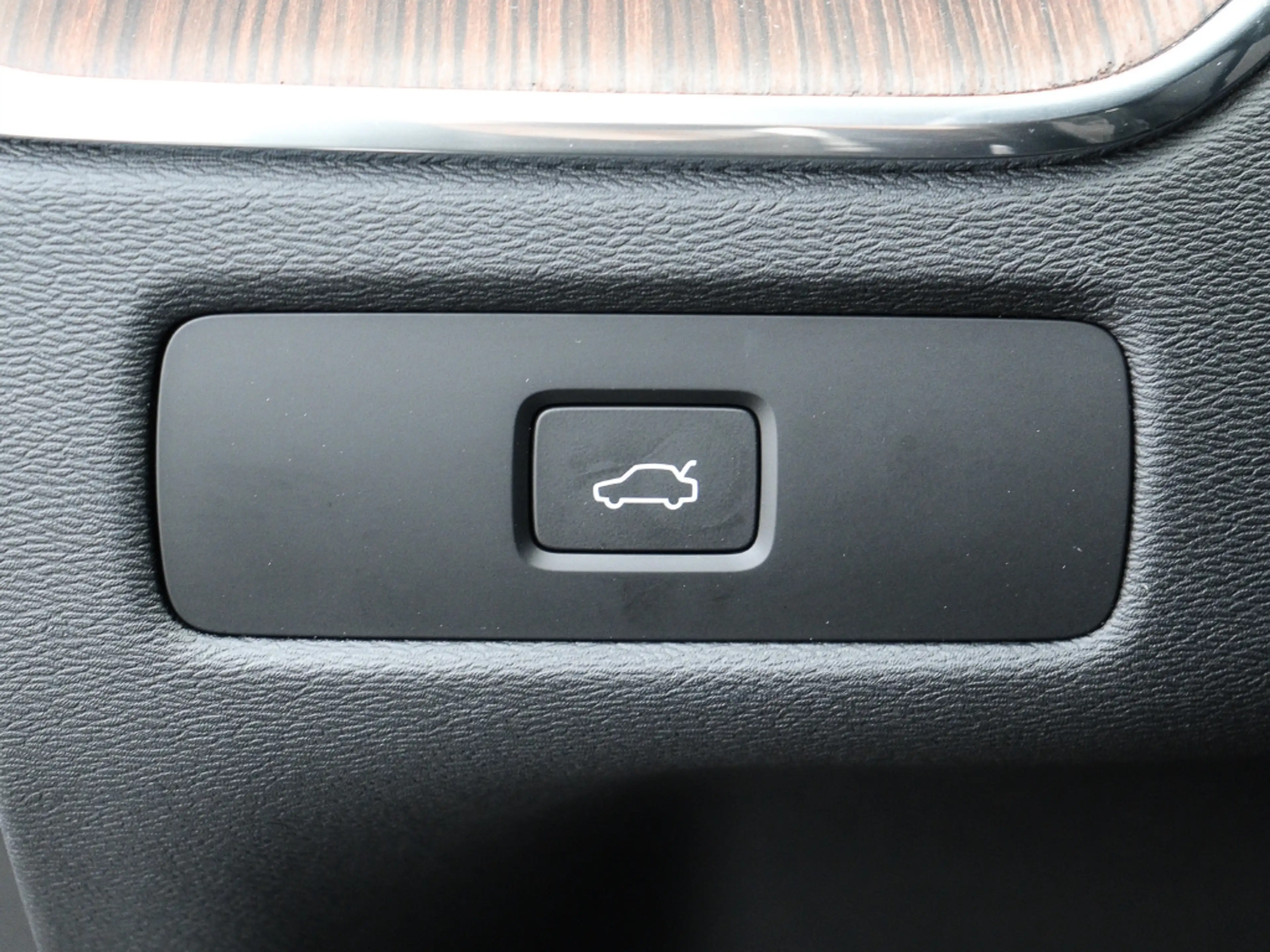 Volvo XC60 B5 Benzin Ultimate Dark AWD AHK Memory Sitze Sound — photo 11