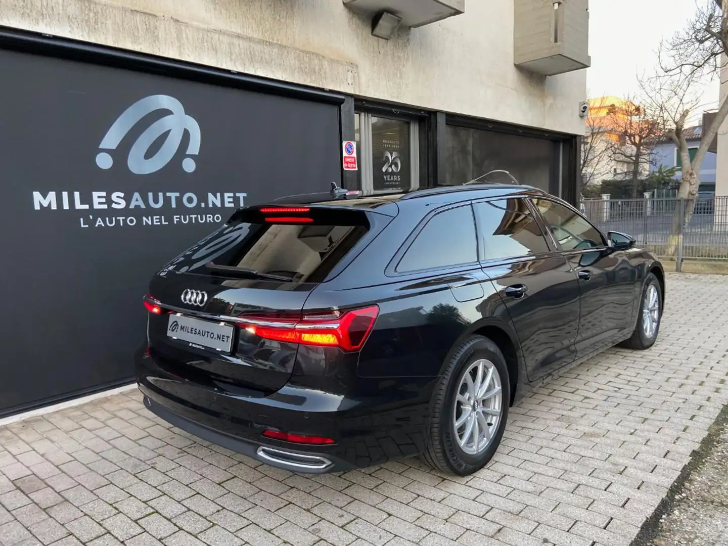 Audi A6 40 2.0 TDI mild hybrid S tronic Czarny - 2