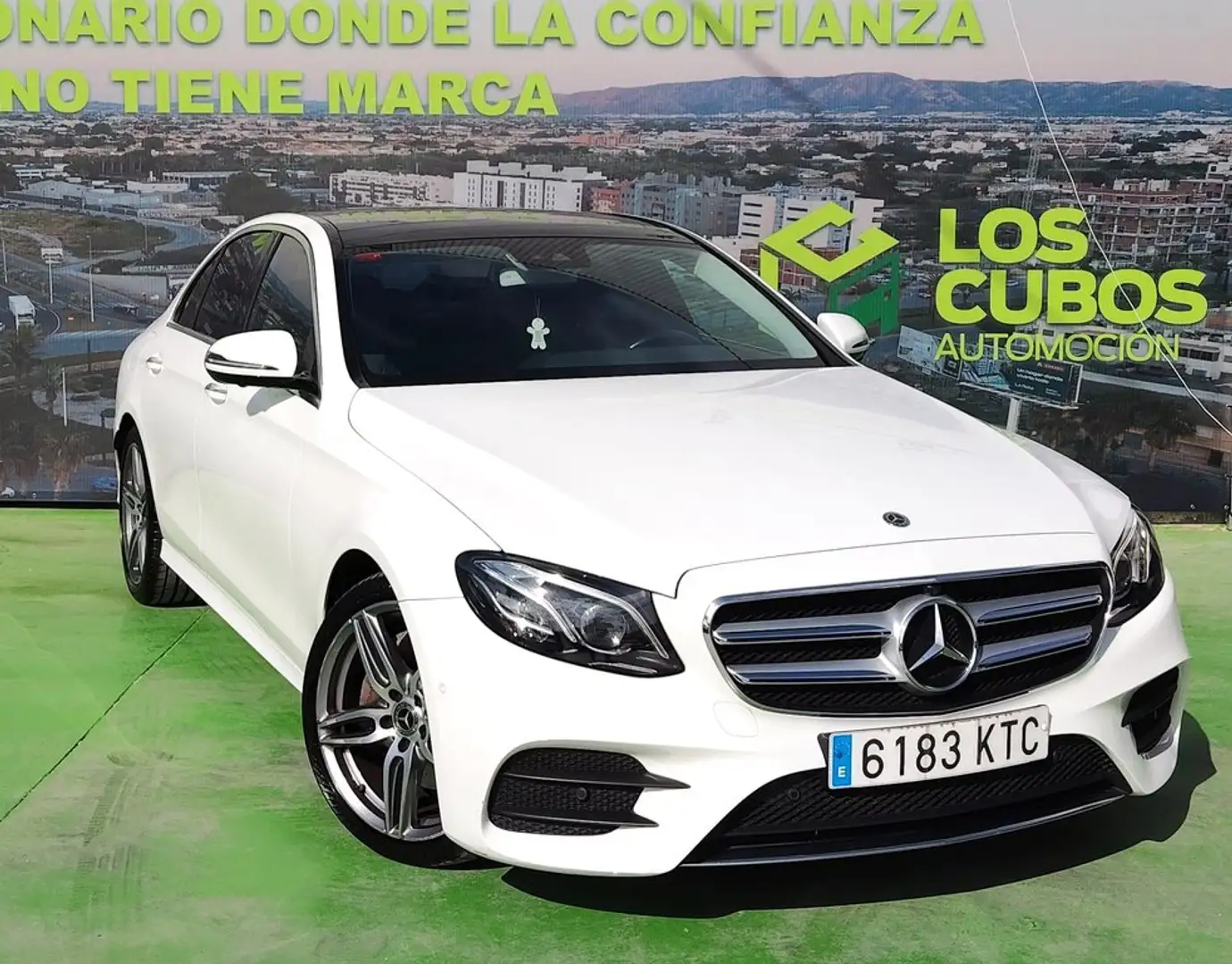 Mercedes-Benz E 220 d 4MATIC Bianco - 1