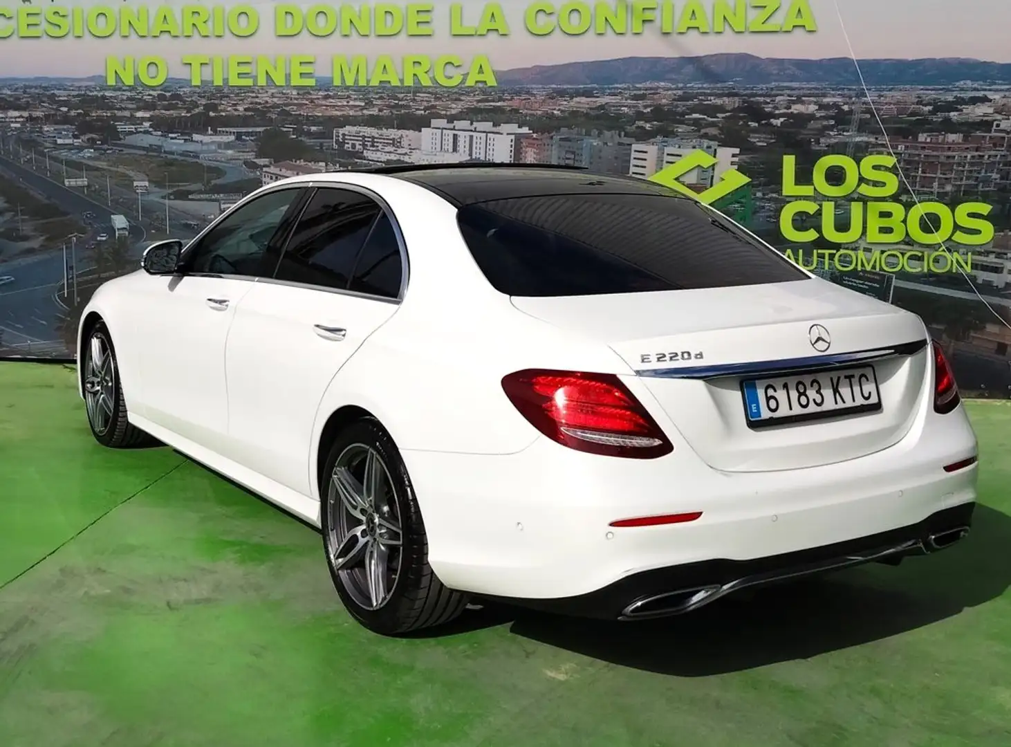 Mercedes-Benz E 220 d 4MATIC Bianco - 2