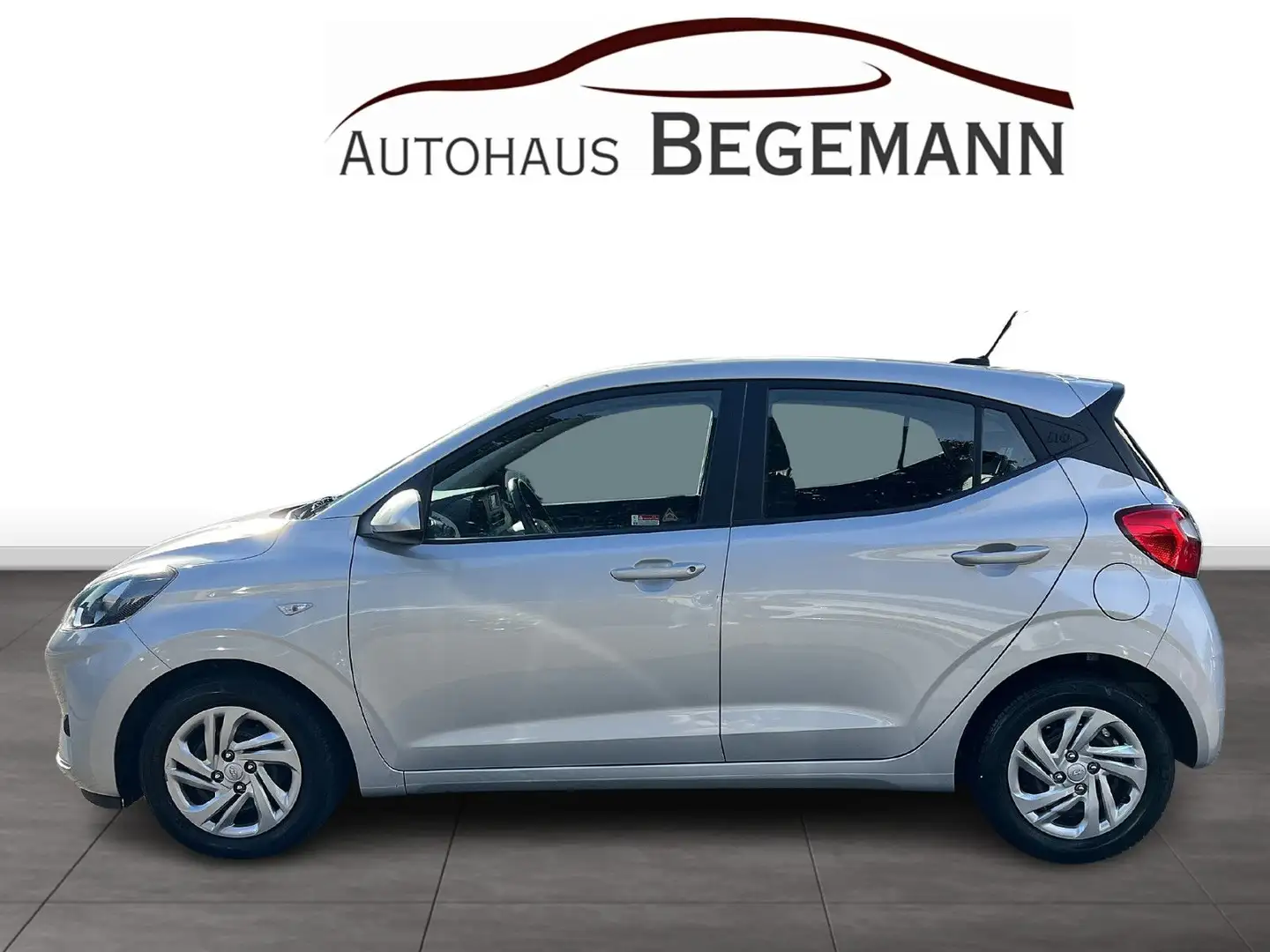 Hyundai i10 Select SHZ PDC Lkrd-Hzg Allw Tempomat Silber - 2