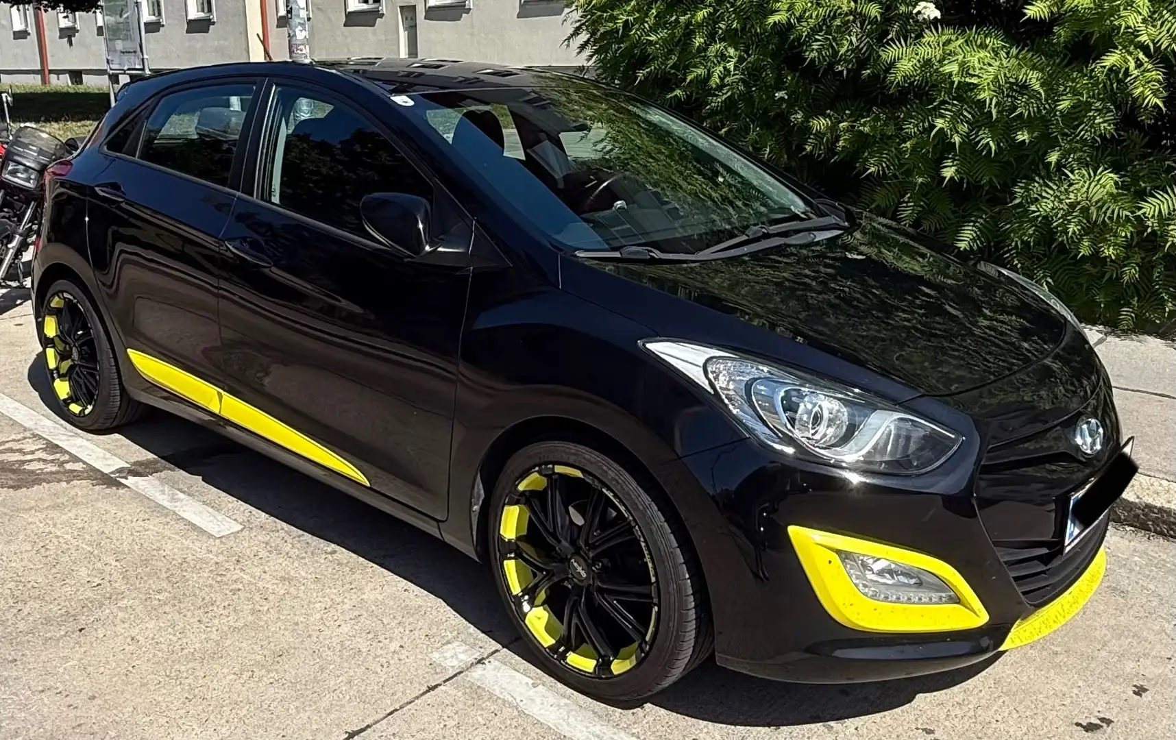 Hyundai i30 1,4 CRDi Europe Plus inkl. Winterreifen auf Stahl Schwarz - 1