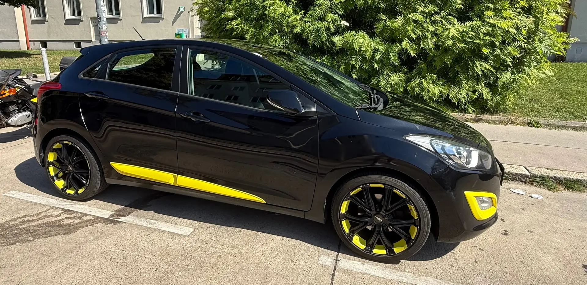 Hyundai i30 1,4 CRDi Europe Plus inkl. Winterreifen auf Stahl Schwarz - 2