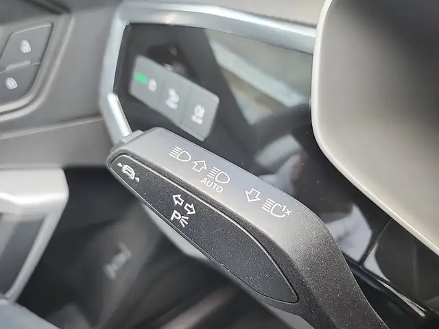 Audi Q3 view 13