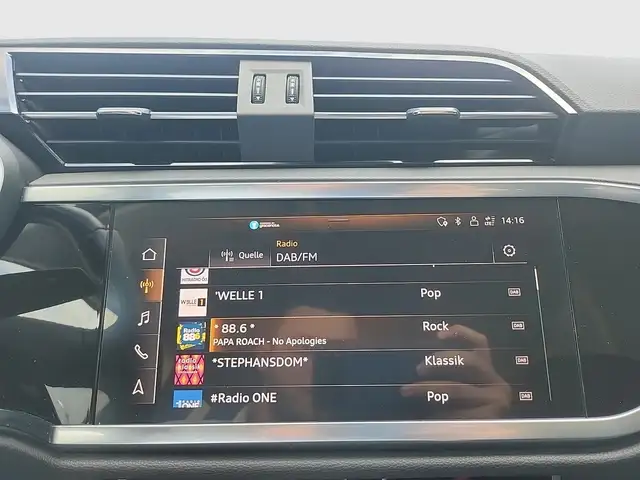 Audi Q3 view 22