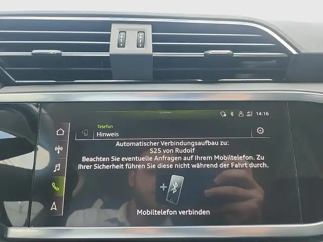 Audi Q3 view 23