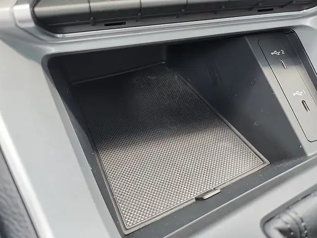 Audi Q3 view 20