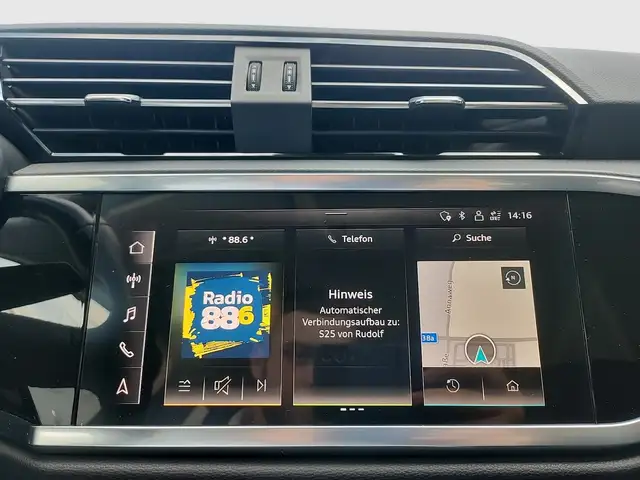 Audi Q3 view 21
