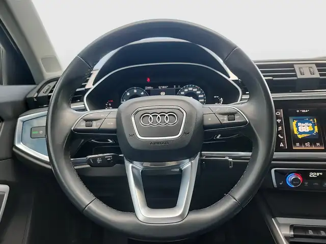 Audi Q3 view 10