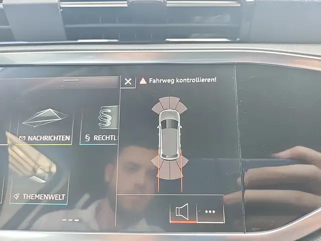 Audi Q3 view 28