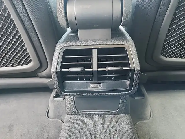 Audi Q3 view 30