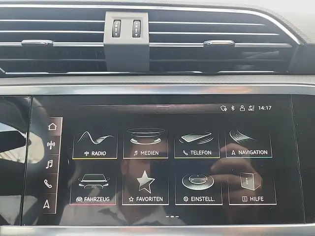 Audi Q3 view 25