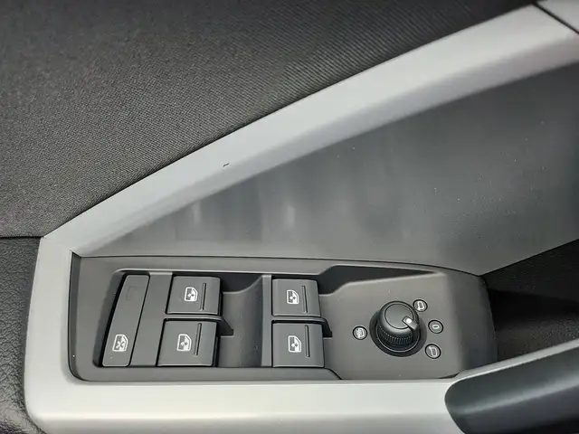 Audi Q3 view 17