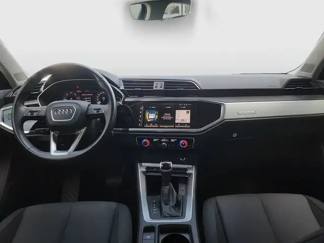 Audi Q3 view 9