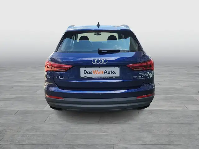 Audi Q3 view 5