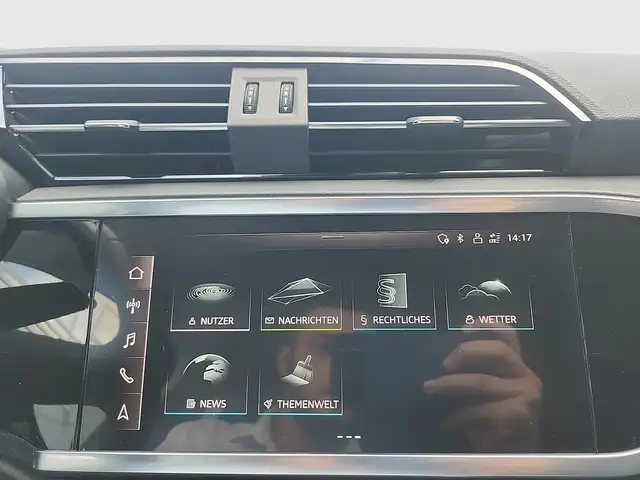 Audi Q3 view 27