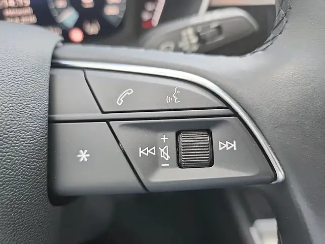 Audi Q3 view 14
