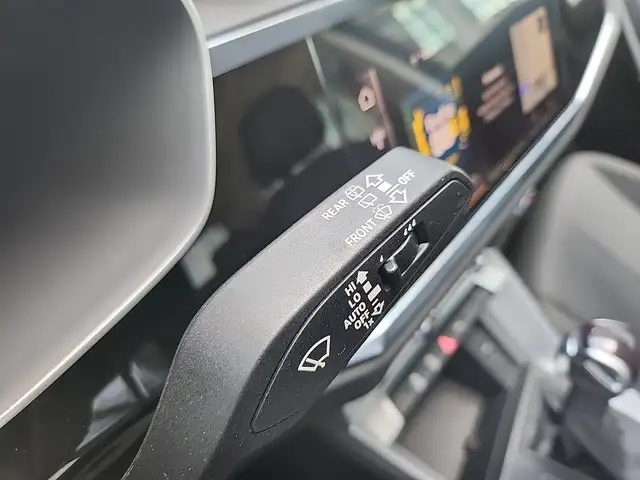 Audi Q3 view 15