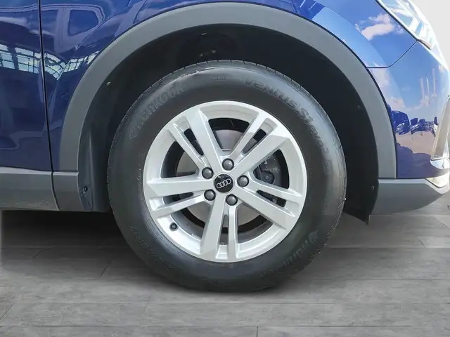 Audi Q3 view 7