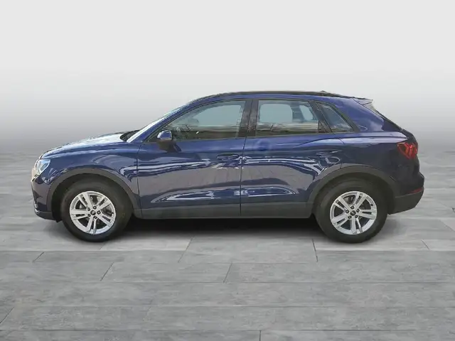Audi Q3 view 3