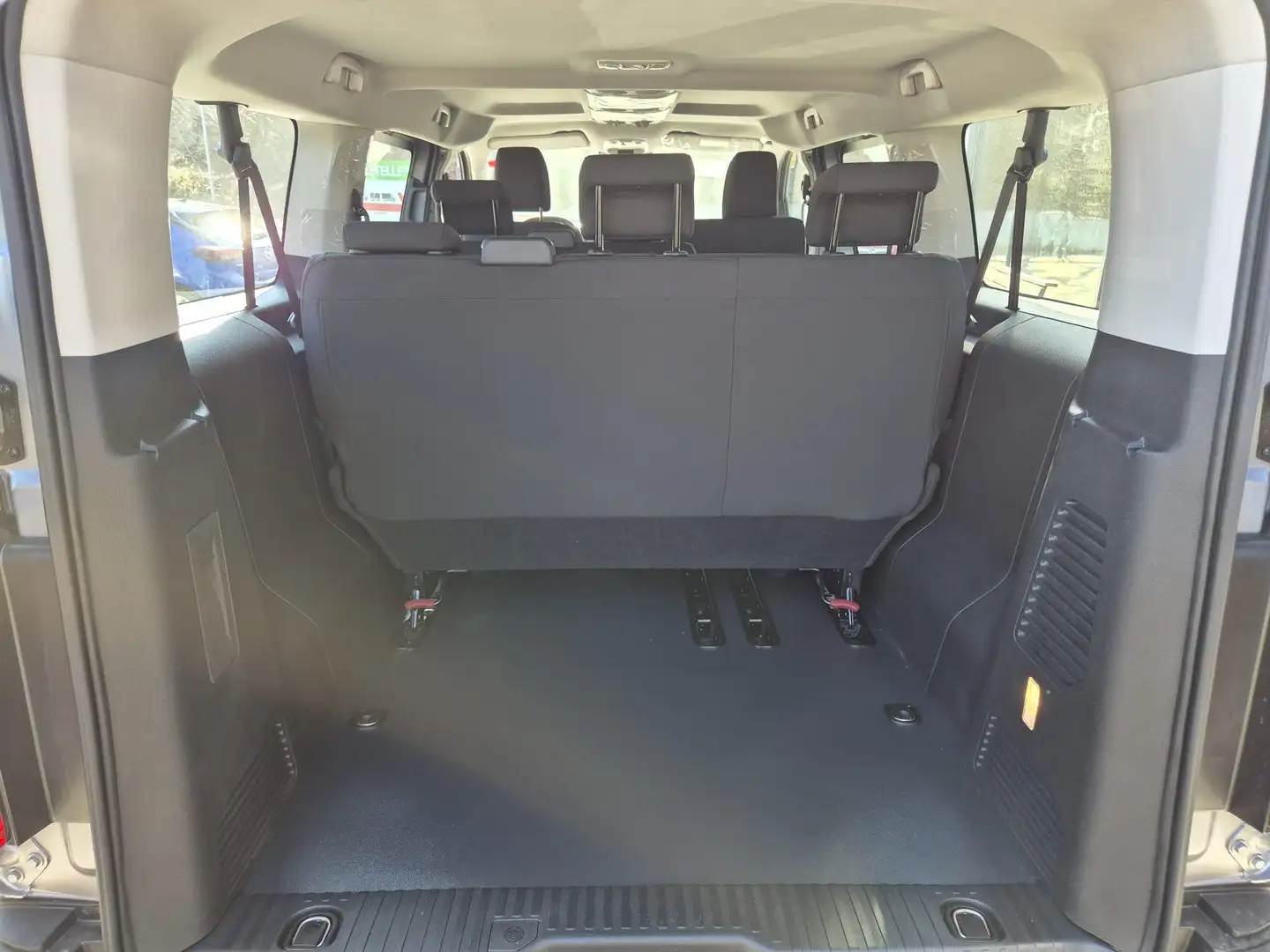 Opel Vivaro Kombi M/L Diesel Automatik Navi Schwarz - 2