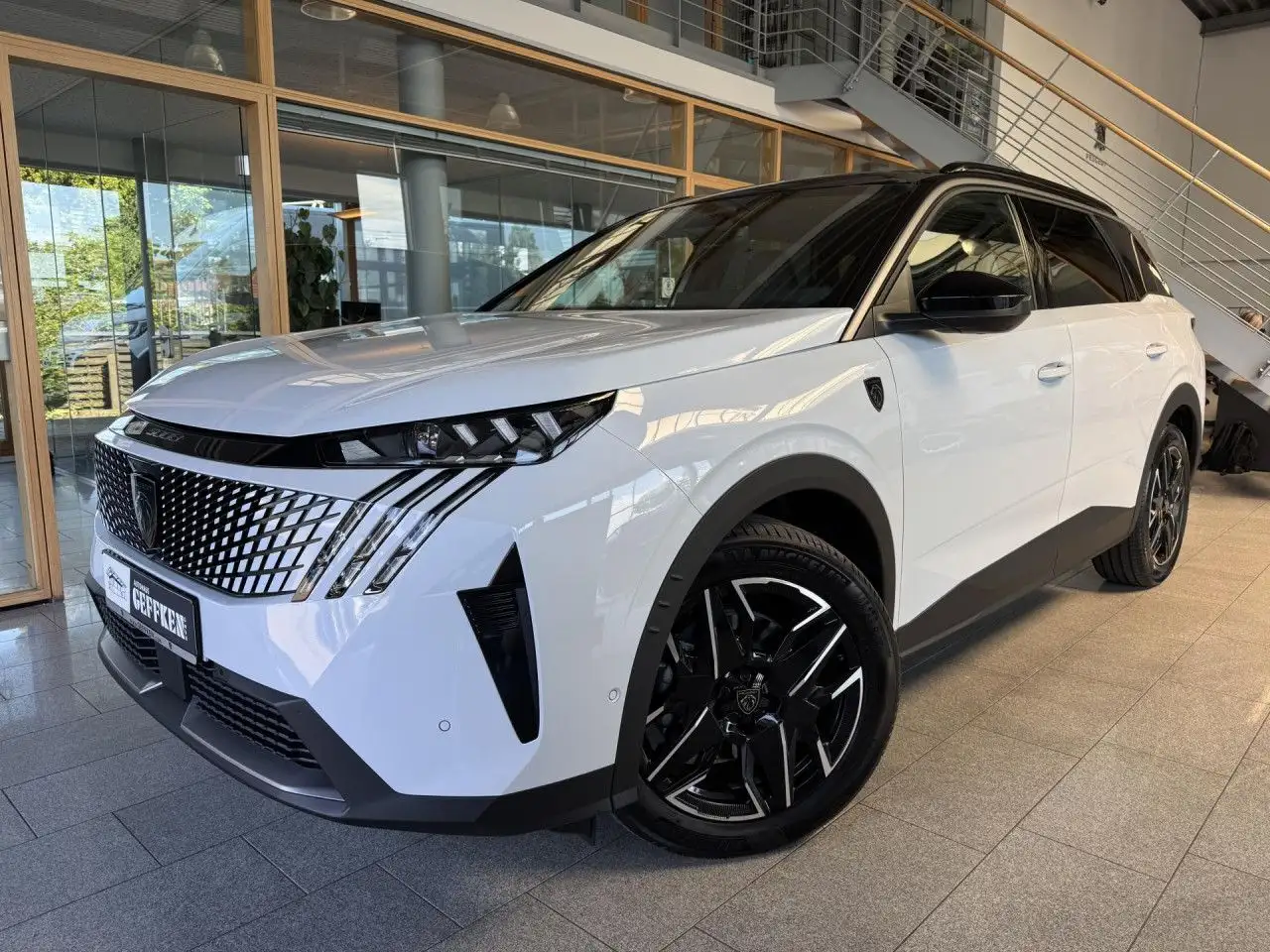 Peugeot 5008 Hybrid 145 GT, 360, ACC, Schiebedach! Navi