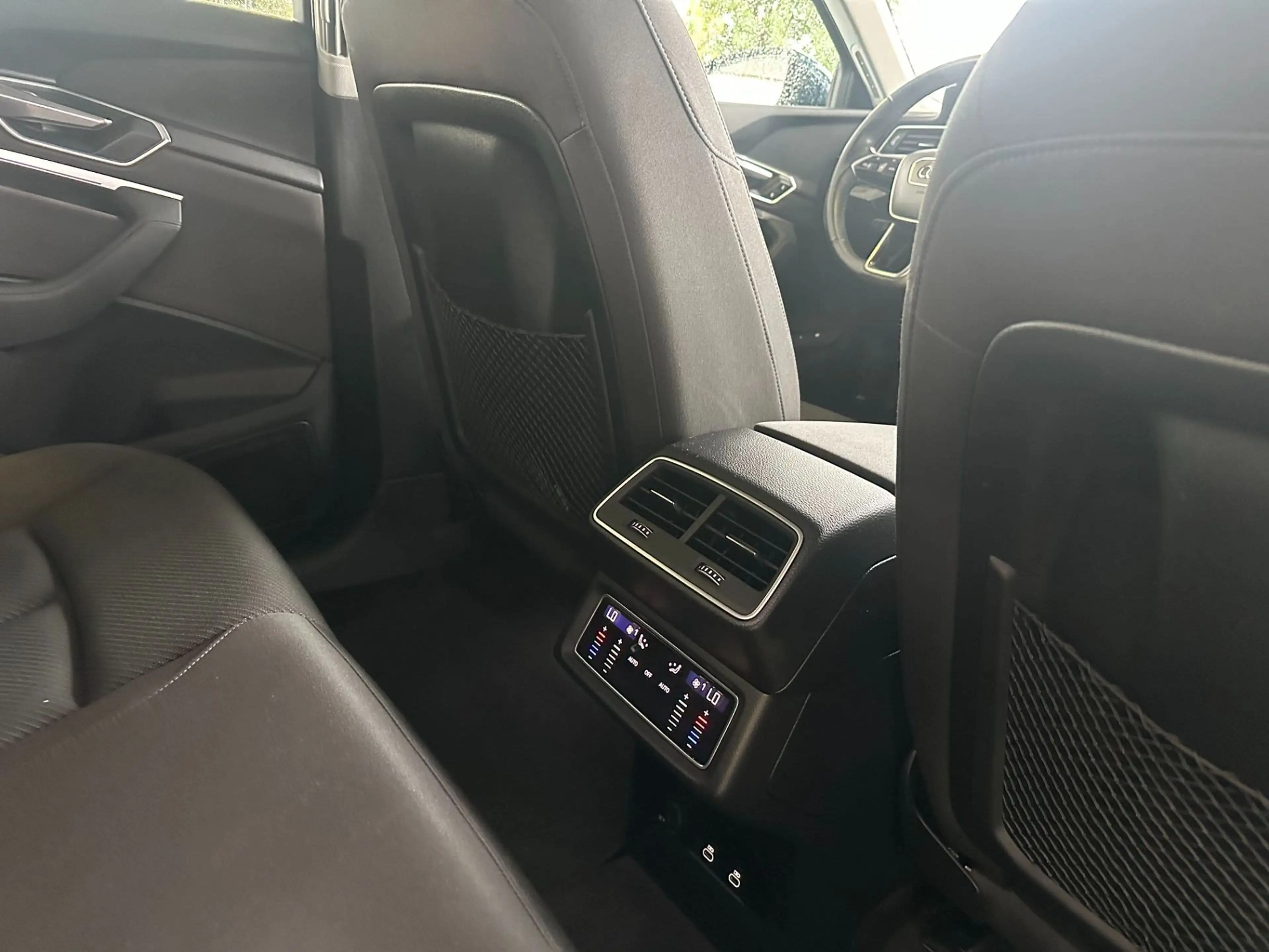 Audi e-tron 55 quattro 95kWh Headup-Matrix-AHK — photo 9