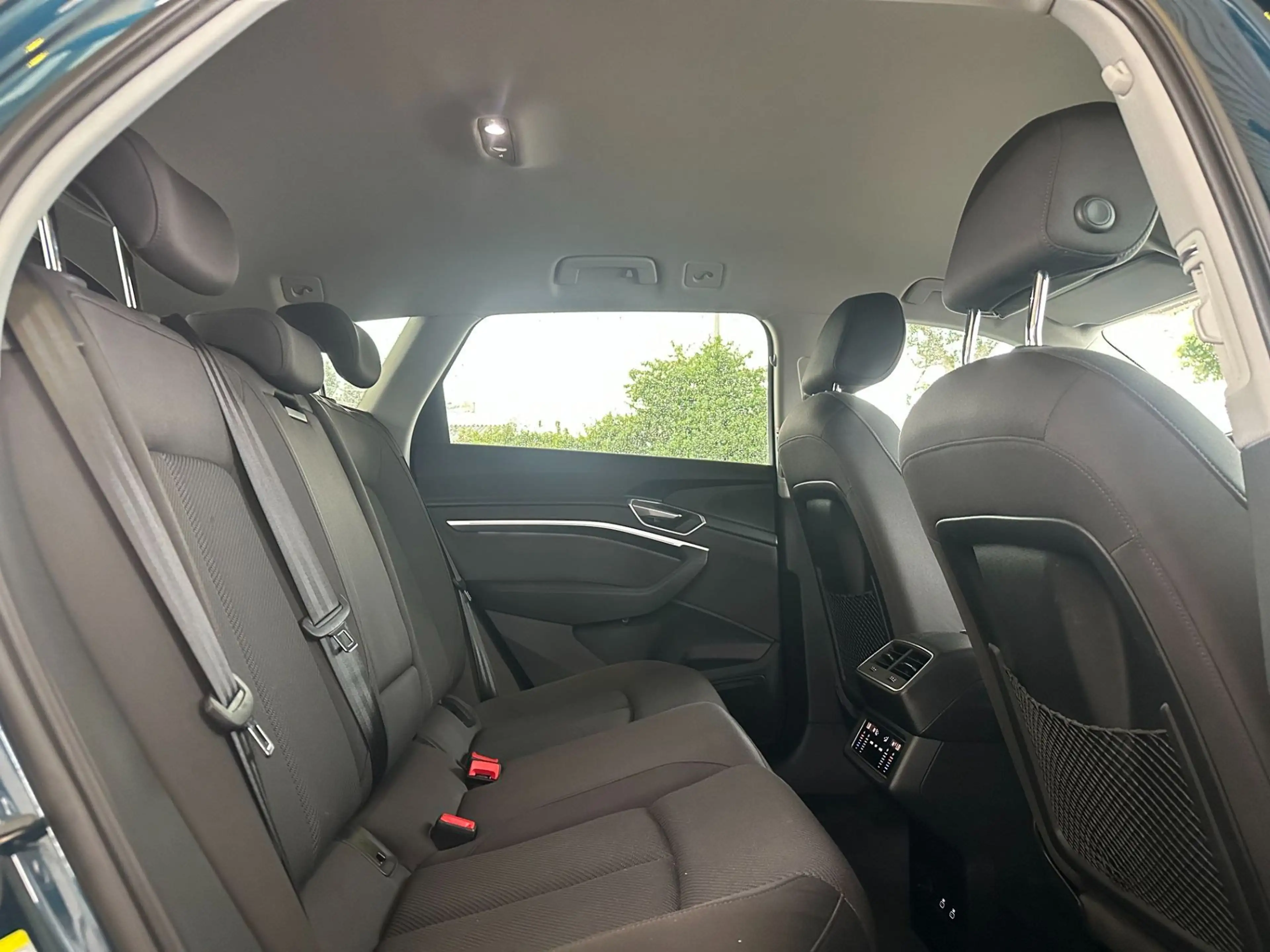 Audi e-tron 55 quattro 95kWh Headup-Matrix-AHK — photo 8