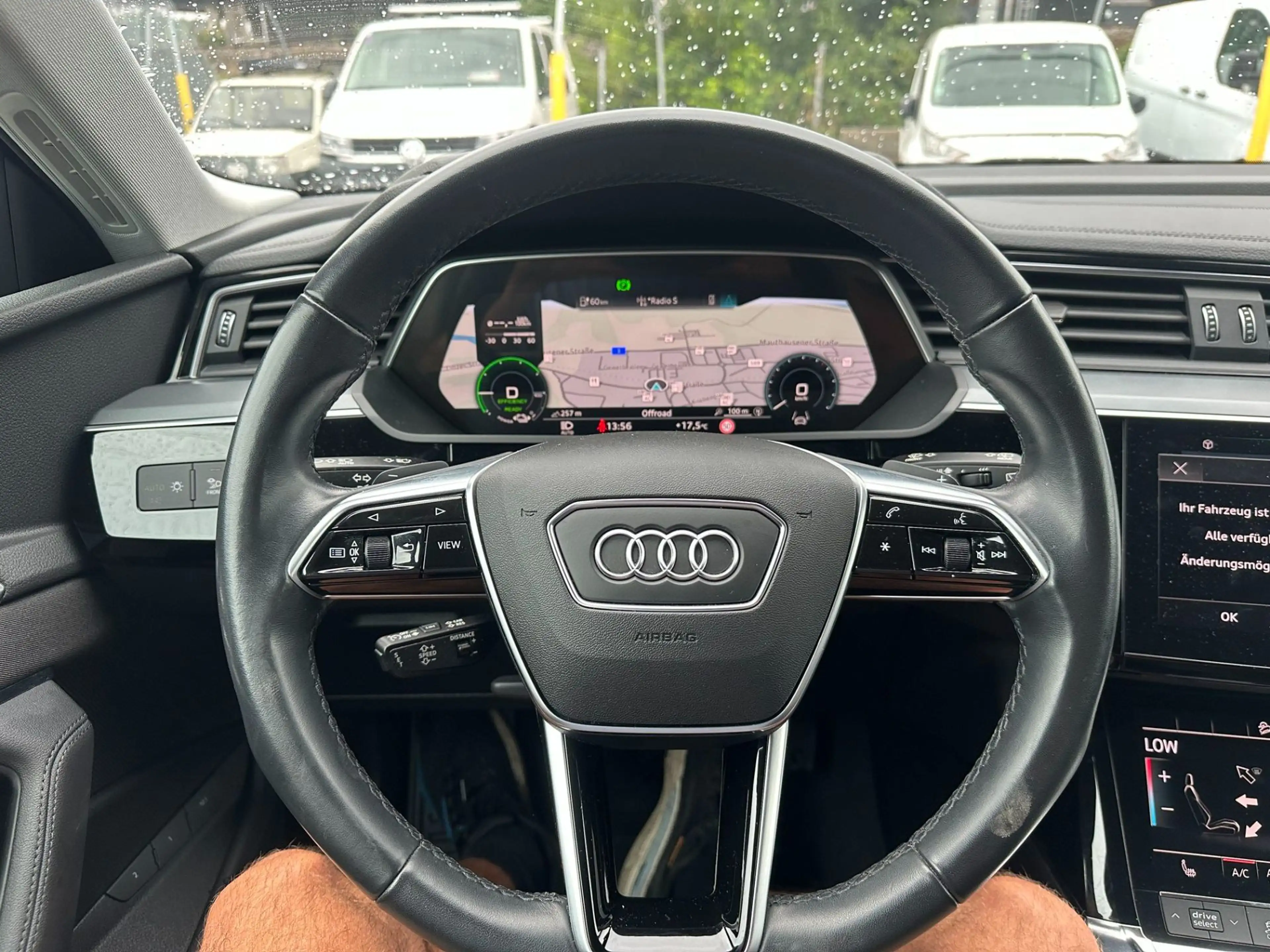 Audi e-tron 55 quattro 95kWh Headup-Matrix-AHK — photo 13