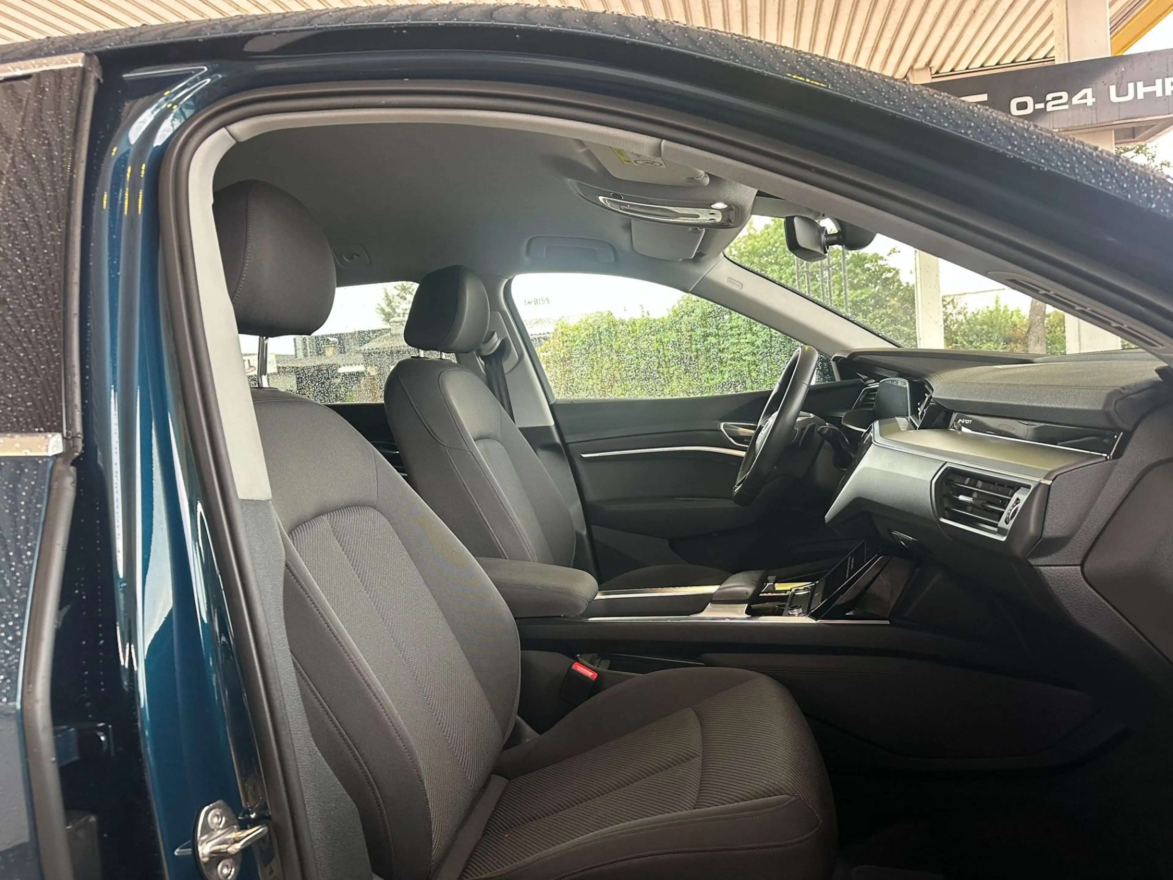 Audi e-tron 55 quattro 95kWh Headup-Matrix-AHK — photo 7